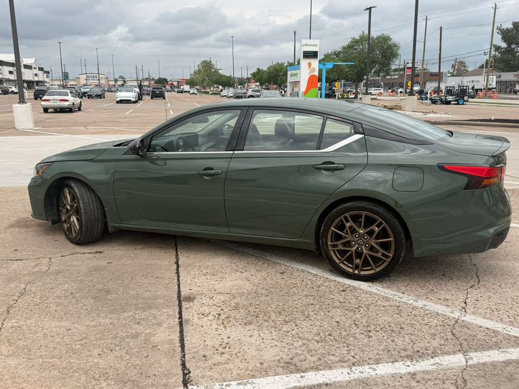 2025 Nissan Altima Image 9