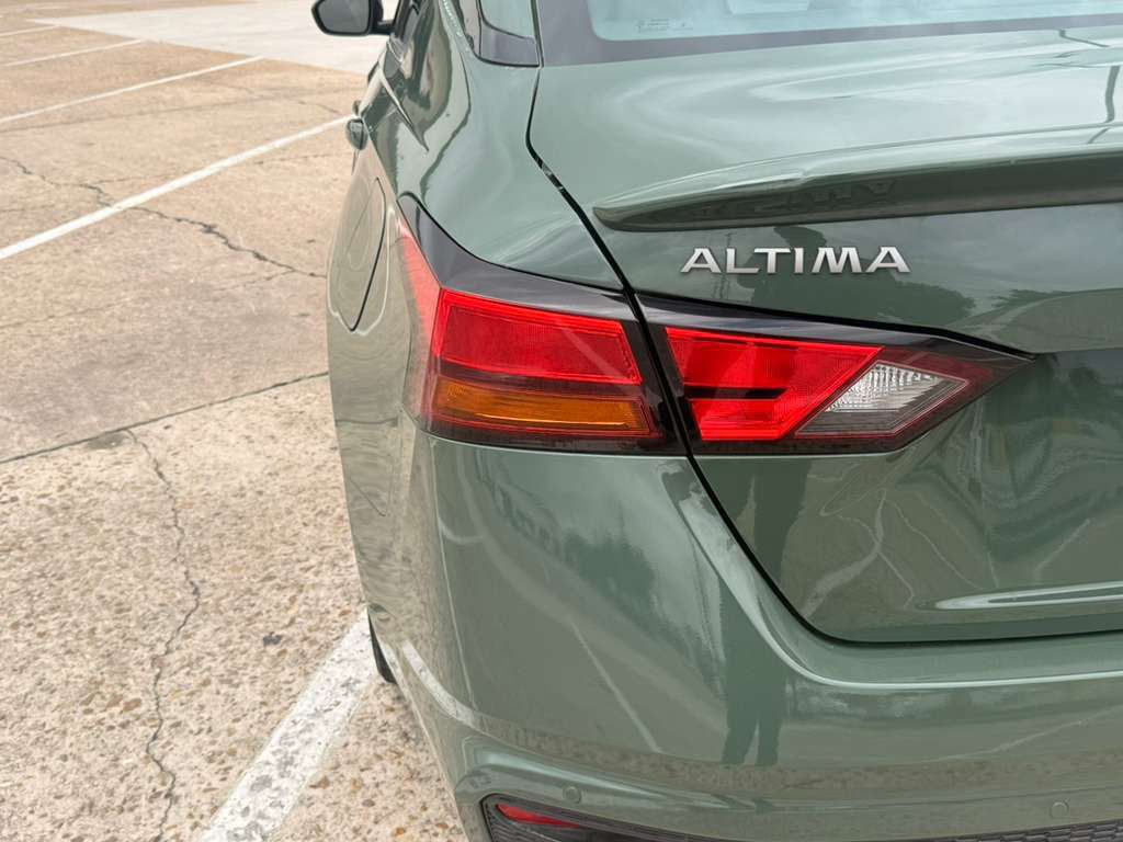 2025 Nissan Altima Image 15