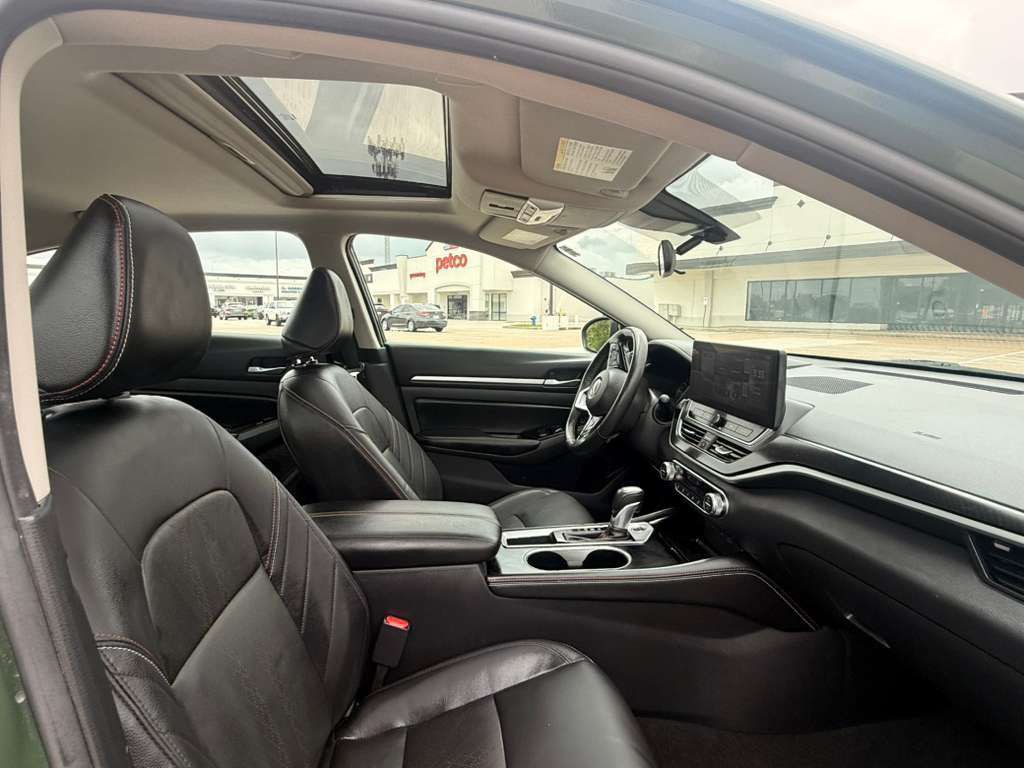 2025 Nissan Altima Image 25