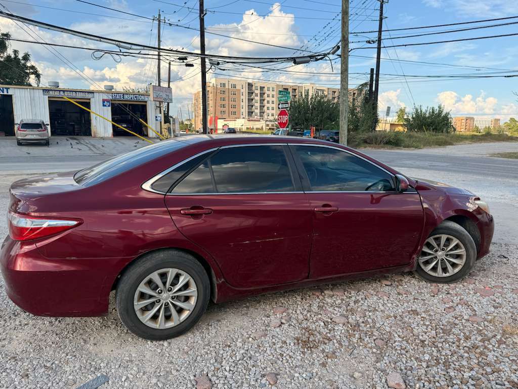 2017 Toyota Camry Image 8