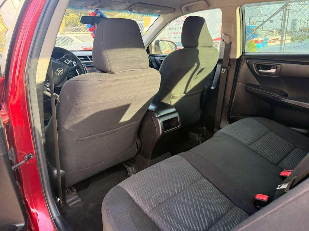 2017 Toyota Camry Image 11
