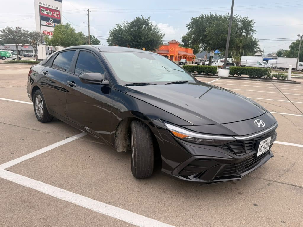 2025 Hyundai Elantra Image 3