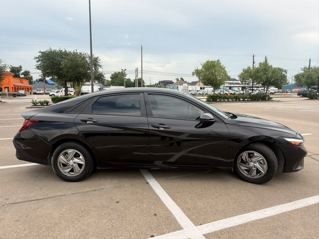 2025 Hyundai Elantra Image 5
