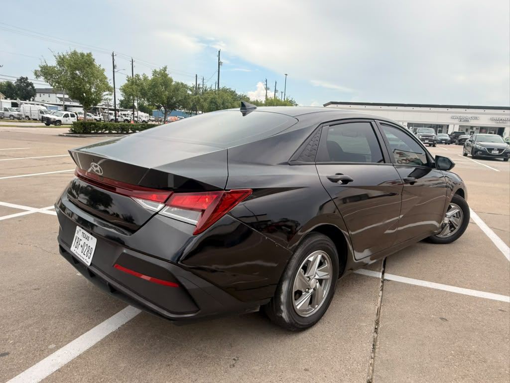 2025 Hyundai Elantra Image 8