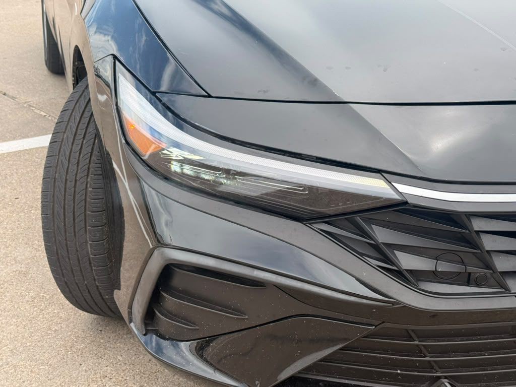 2025 Hyundai Elantra Image 11