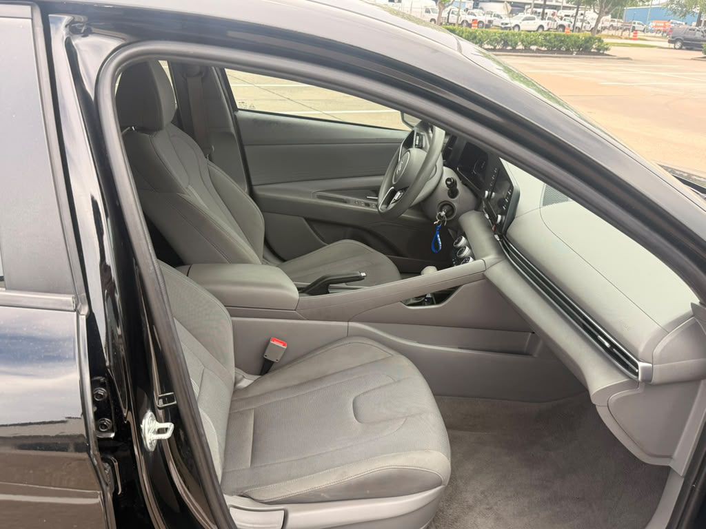 2025 Hyundai Elantra Image 14