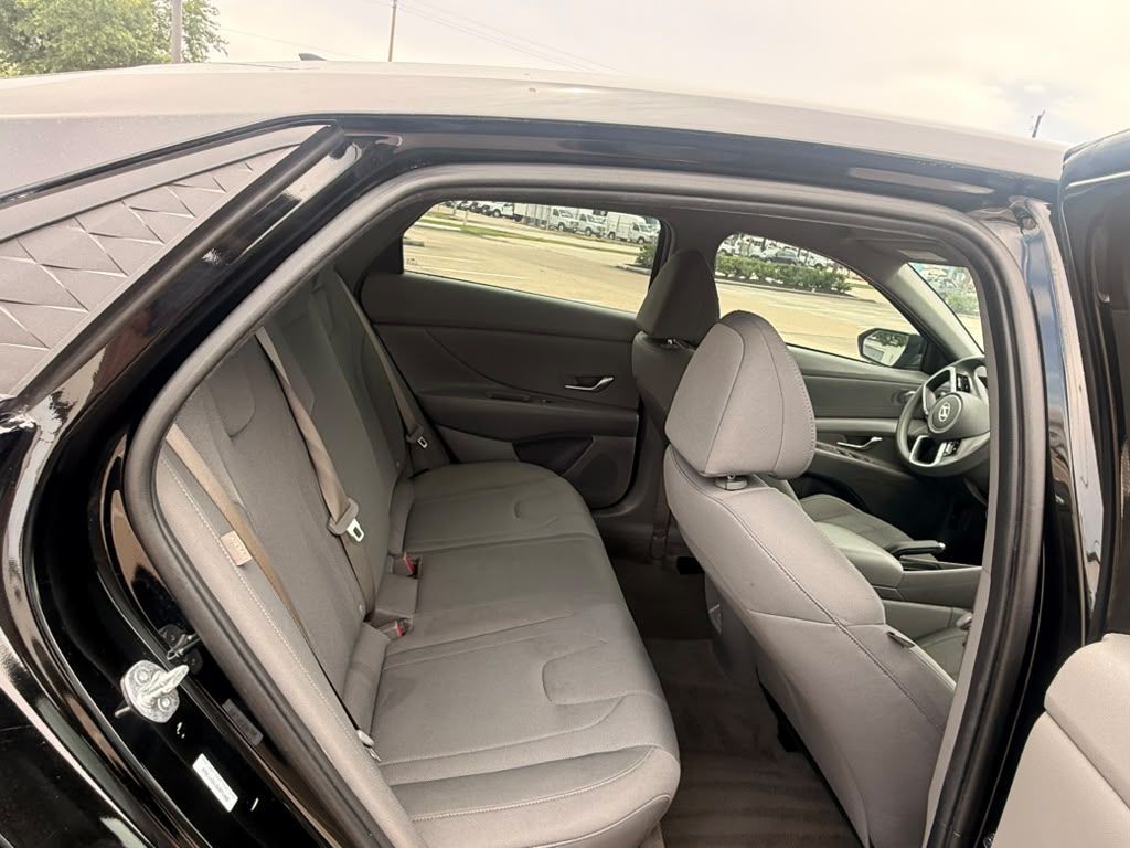 2025 Hyundai Elantra Image 15