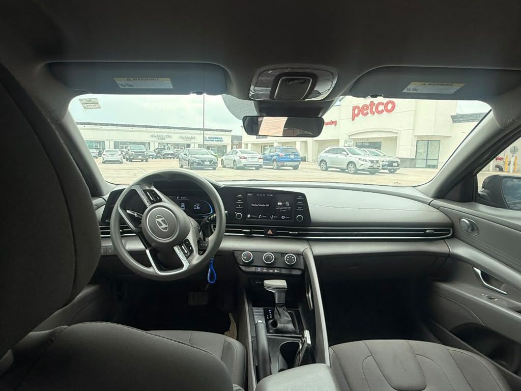 2025 Hyundai Elantra Image 19
