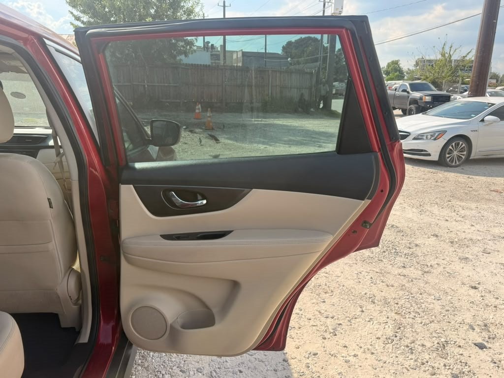 2017 Nissan Rogue Image 10
