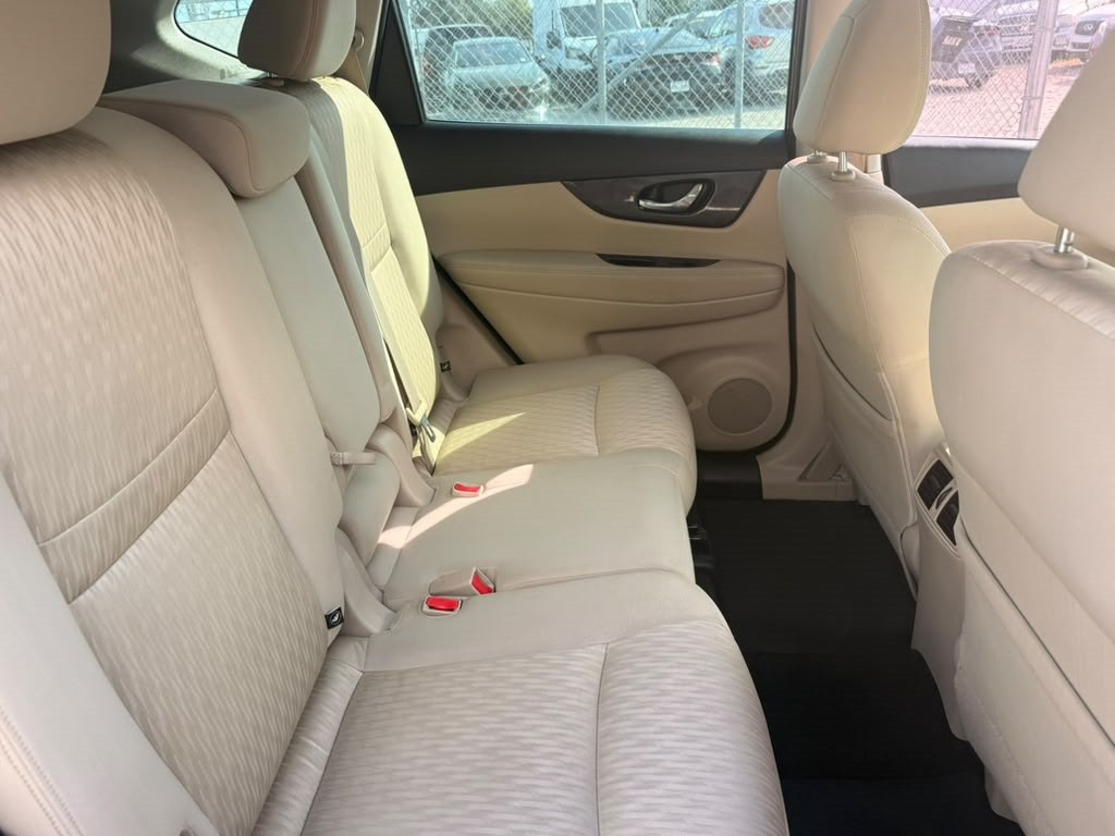 2017 Nissan Rogue Image 11