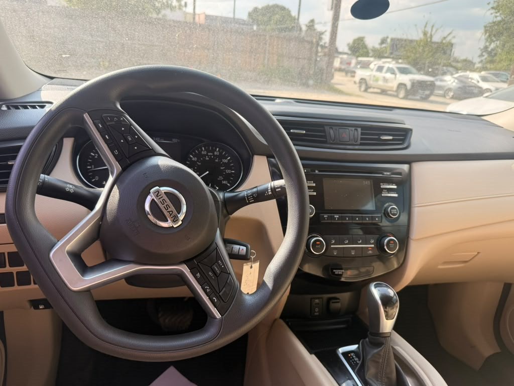 2017 Nissan Rogue Image 16