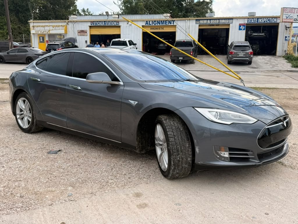 2013 Tesla Model S Image 2