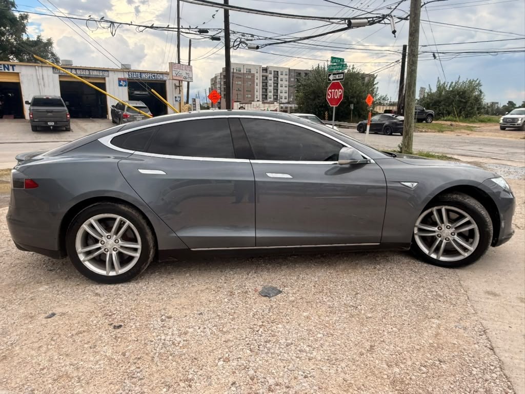 2013 Tesla Model S Image 3