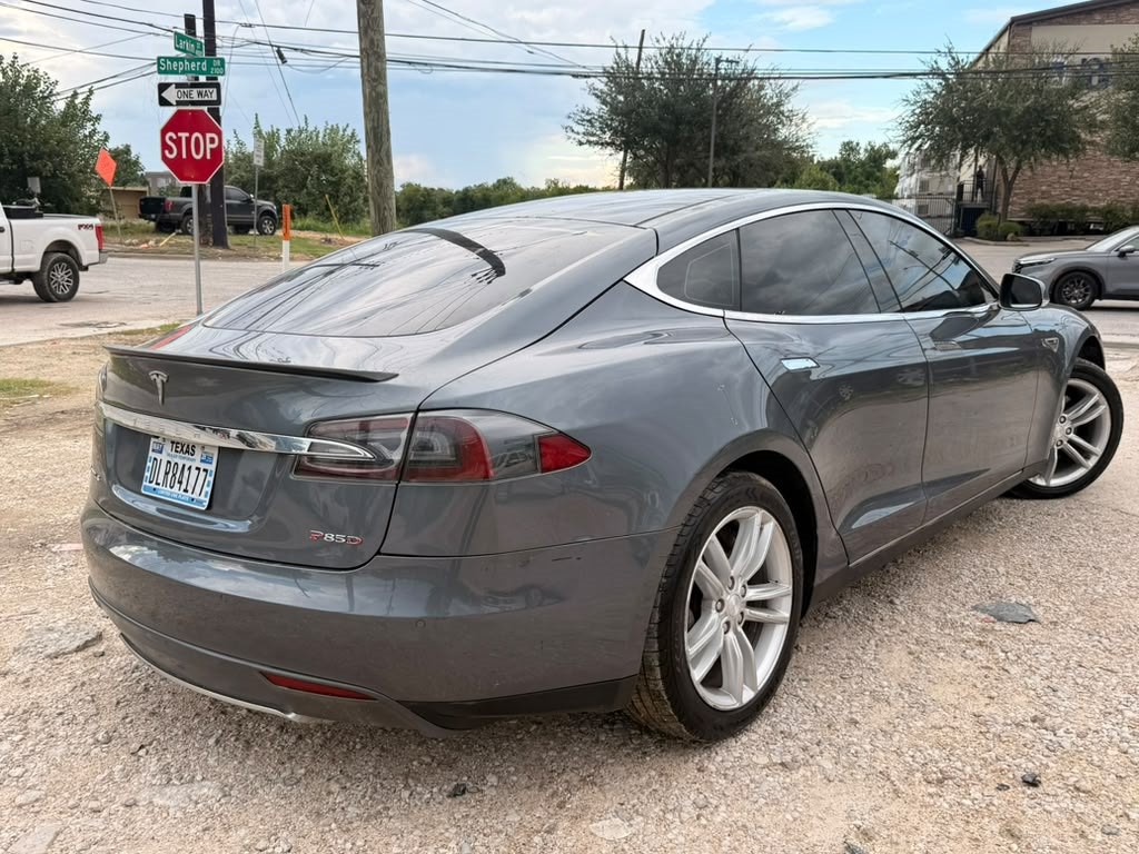 2013 Tesla Model S Image 11
