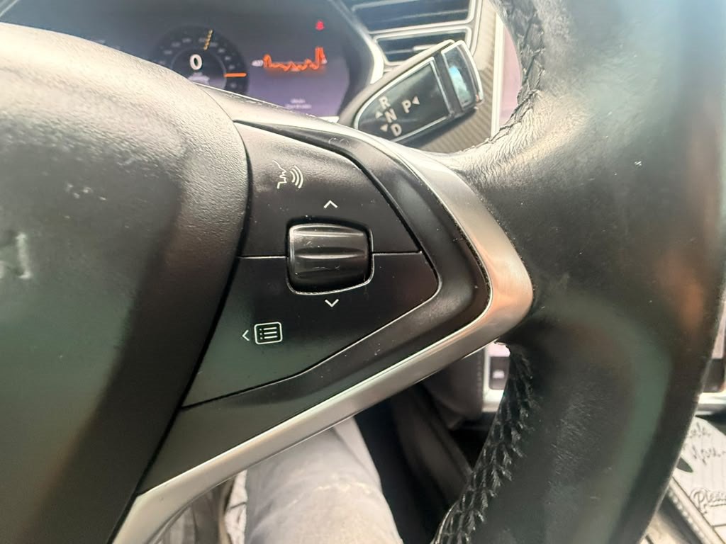 2013 Tesla Model S Image 21