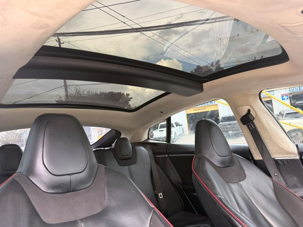 2013 Tesla Model S Image 22