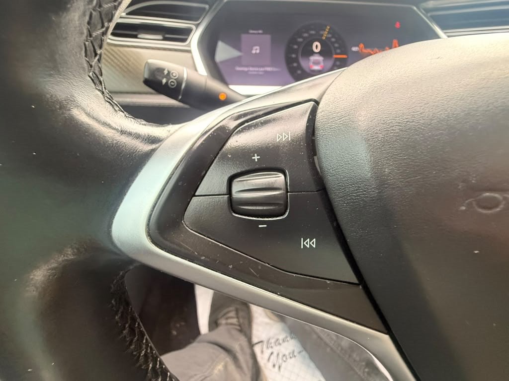 2013 Tesla Model S Image 23