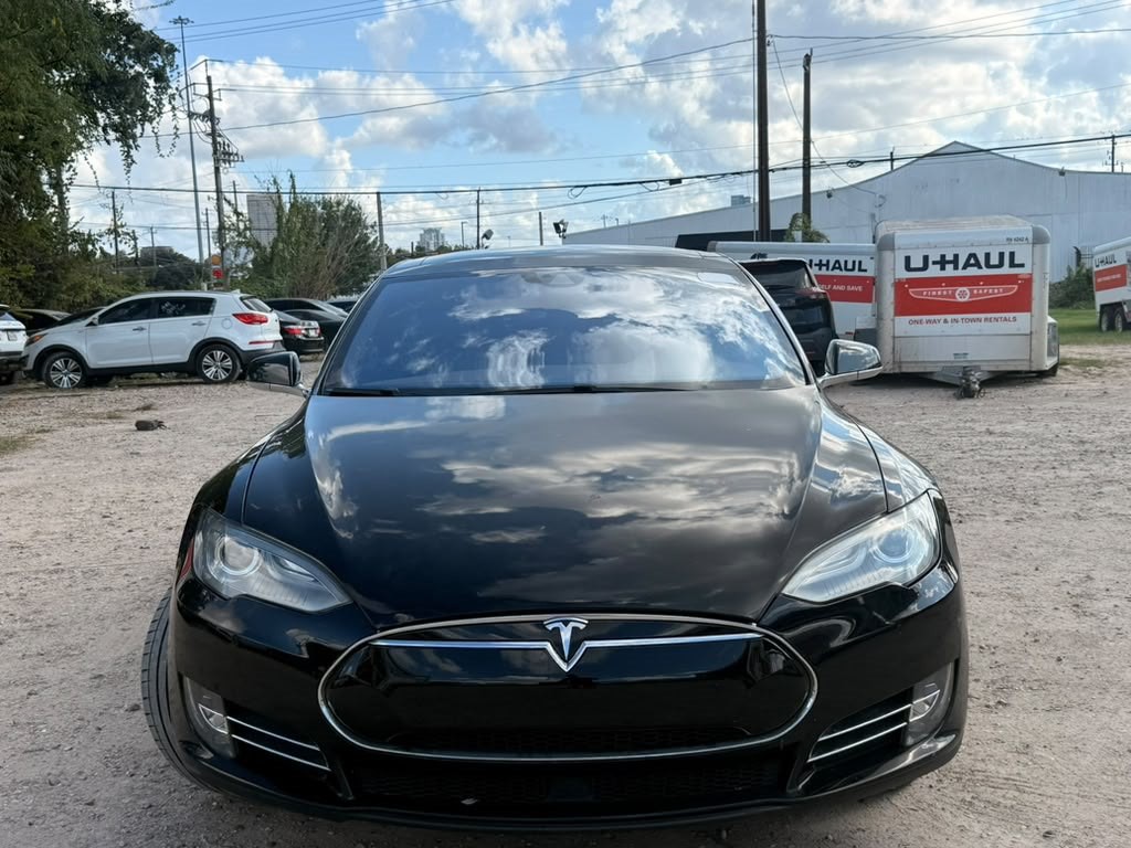 2015 Tesla Model S Image 2