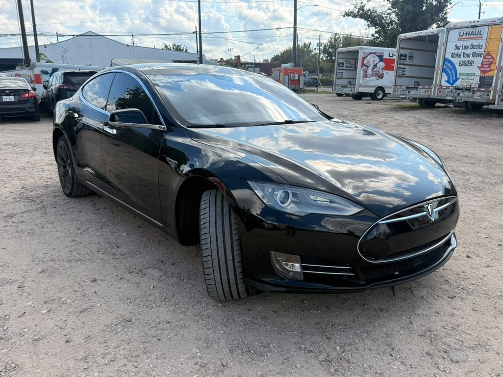 2015 Tesla Model S Image 3