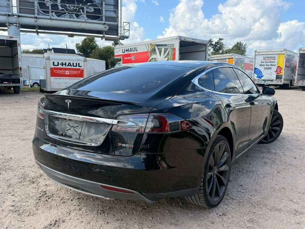 2015 Tesla Model S Image 4