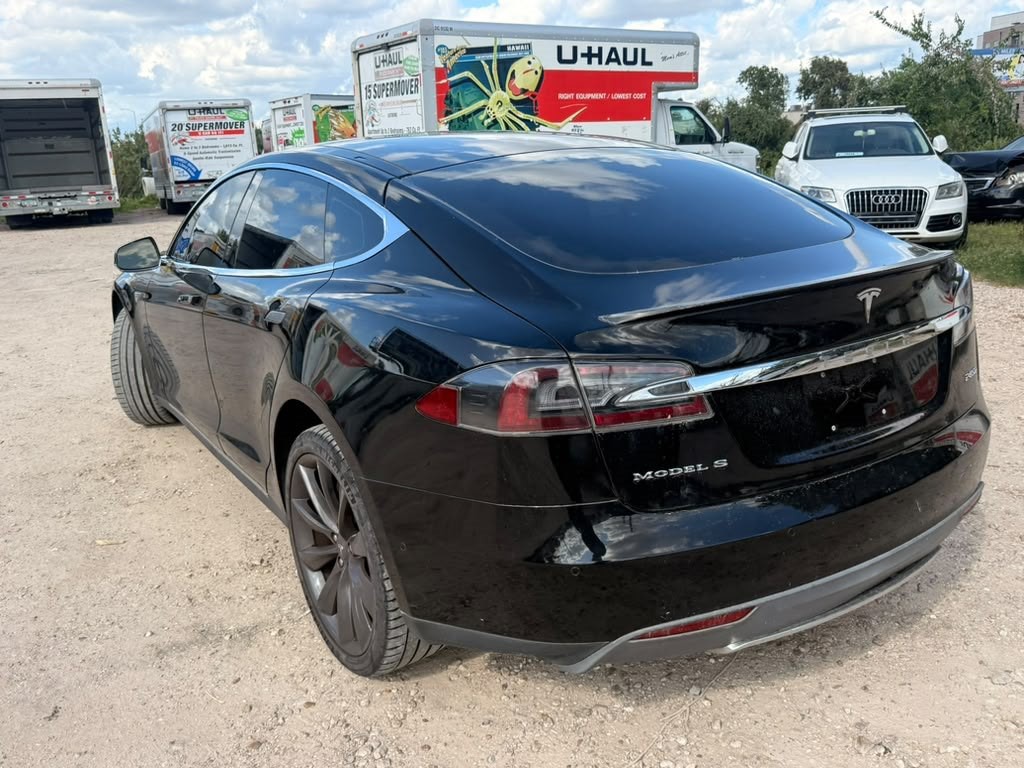 2015 Tesla Model S Image 8