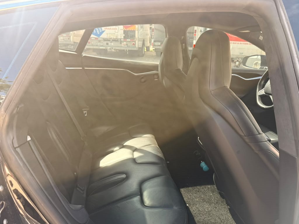 2015 Tesla Model S Image 11