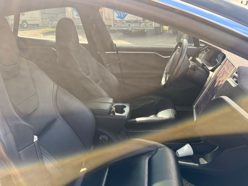 2015 Tesla Model S Image 12