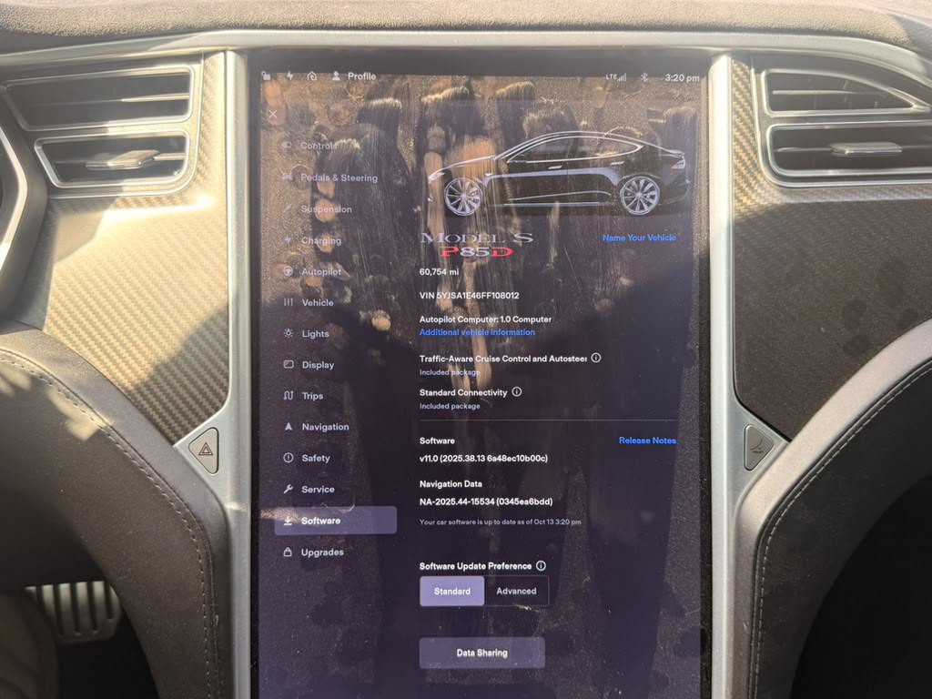 2015 Tesla Model S Image 15