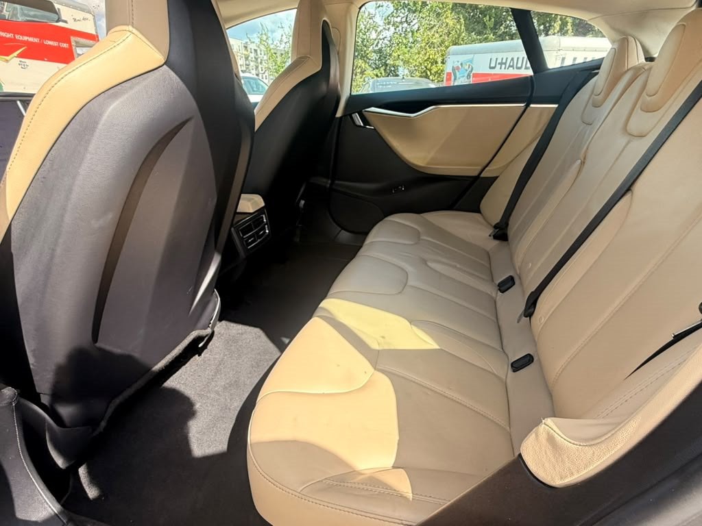 2013 Tesla Model S Image 14