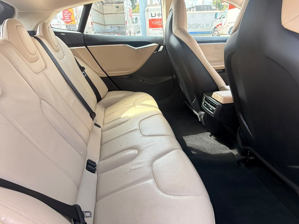 2013 Tesla Model S Image 17