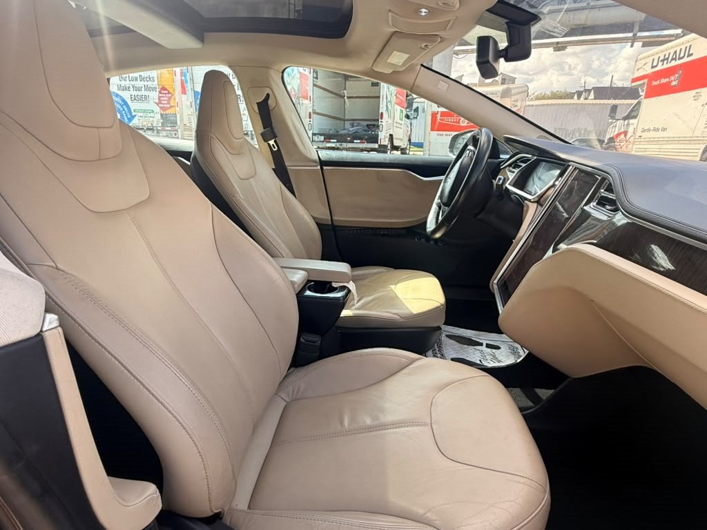 2013 Tesla Model S Image 18