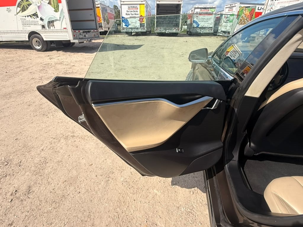 2013 Tesla Model S Image 20