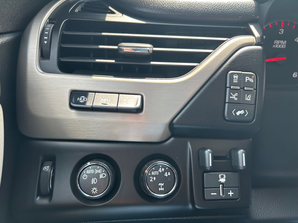 2015 GMC Yukon Image 16