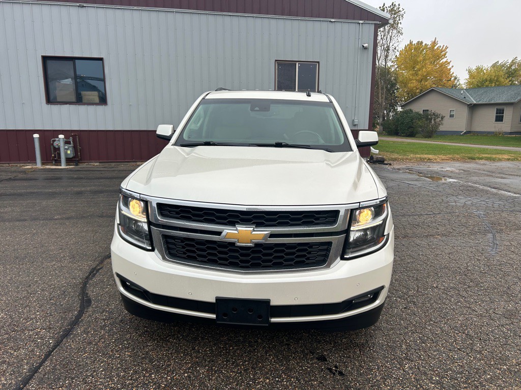 2015 Chevrolet Suburban Image 2