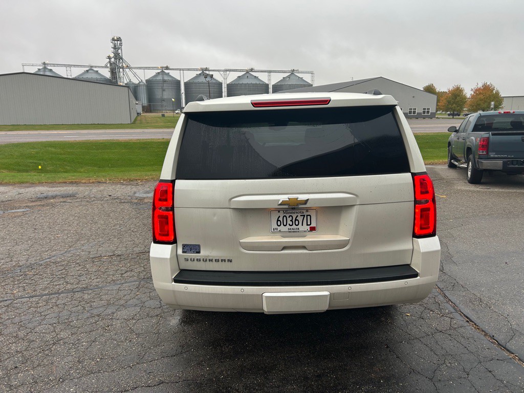 2015 Chevrolet Suburban Image 4