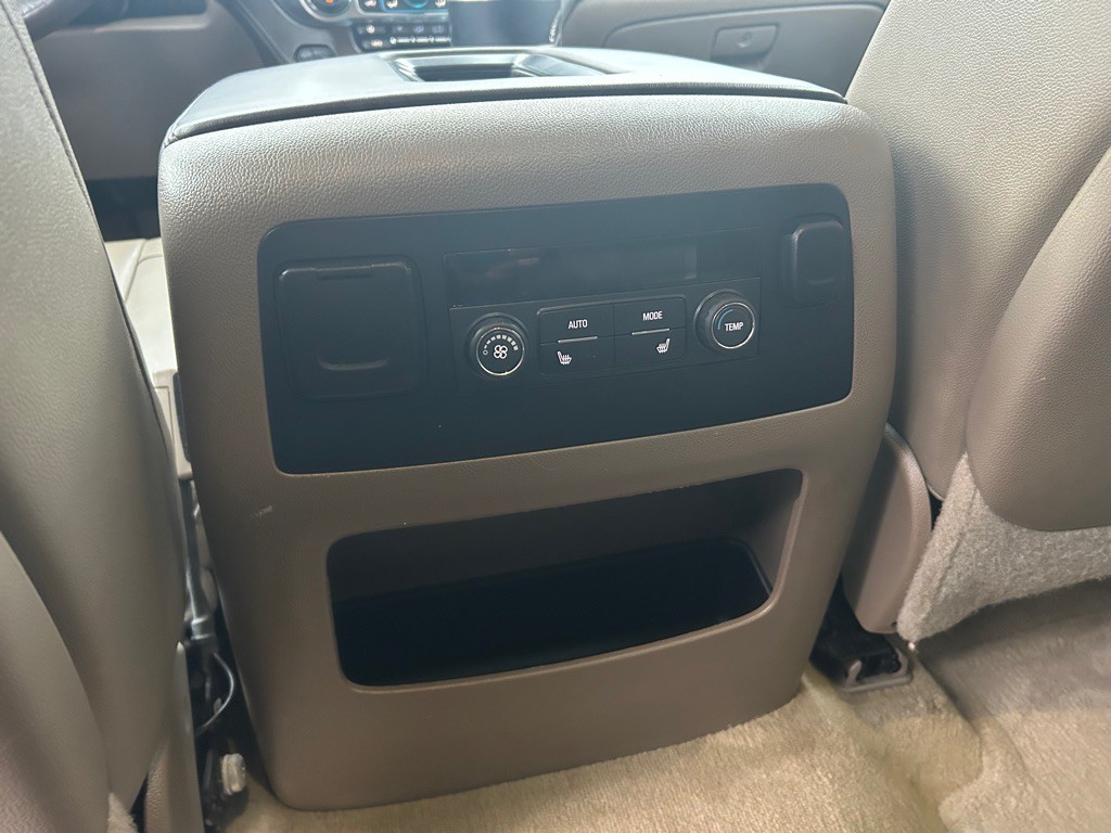 2015 Chevrolet Suburban Image 11