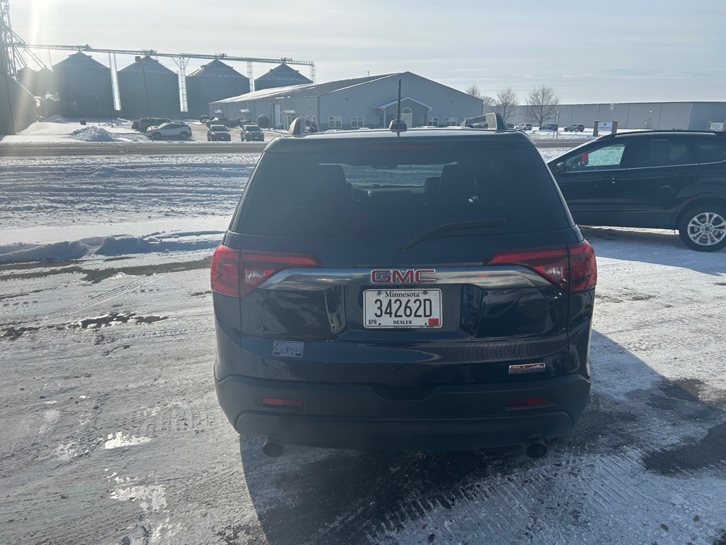 2017 GMC Acadia Image 4