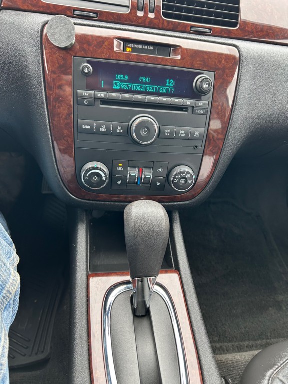 2011 Chevrolet Impala Image 14