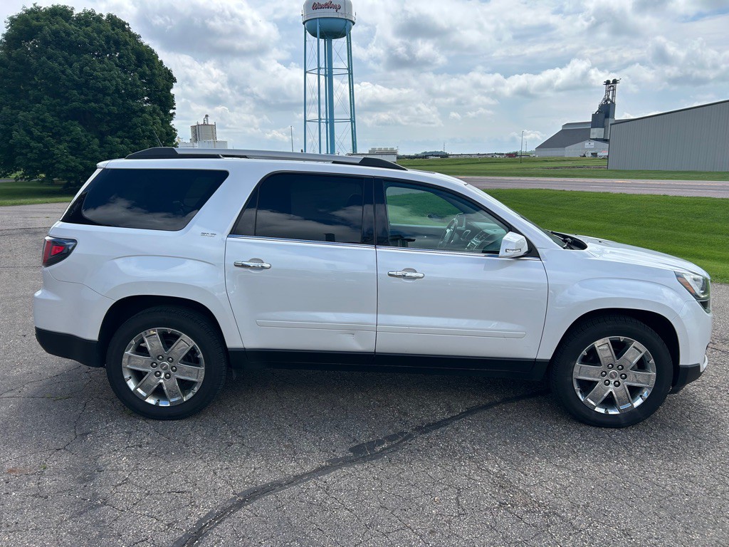 2017 GMC Acadia Image 3