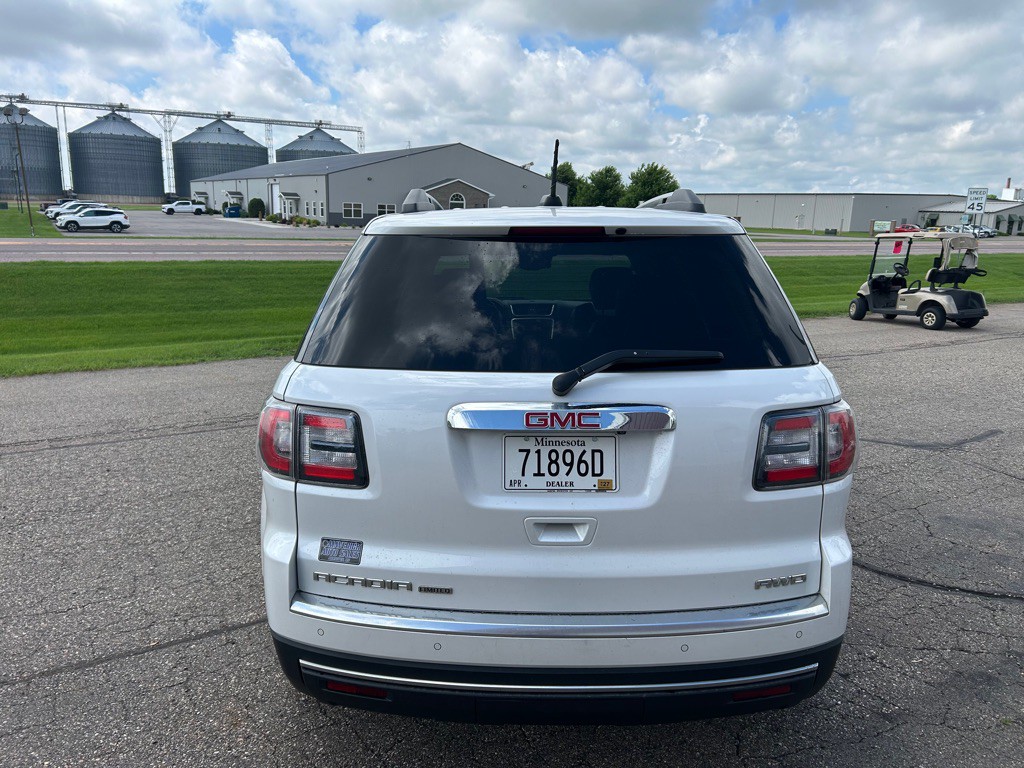 2017 GMC Acadia Image 3
