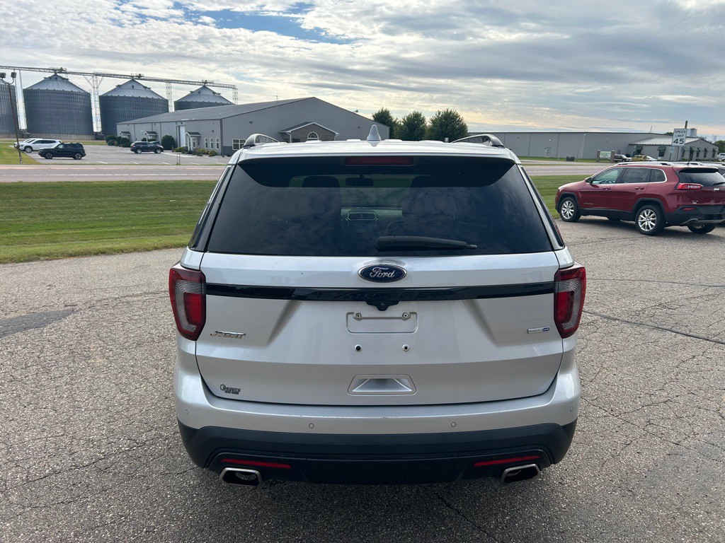2017 Ford Explorer Image 4
