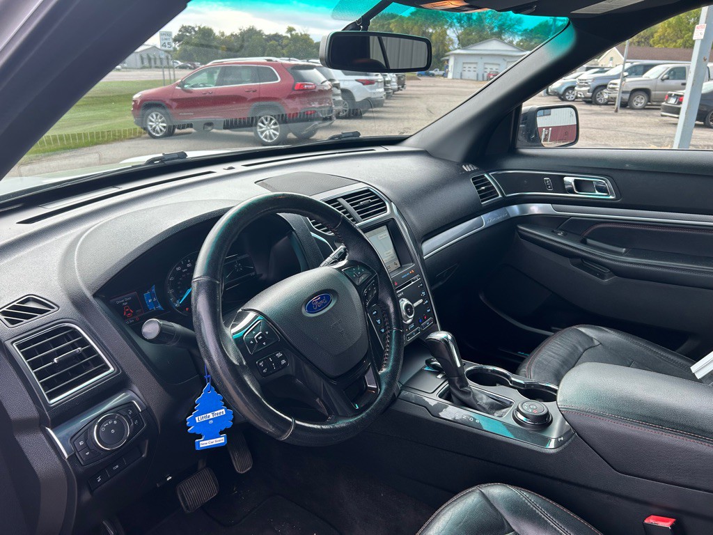 2017 Ford Explorer Image 18