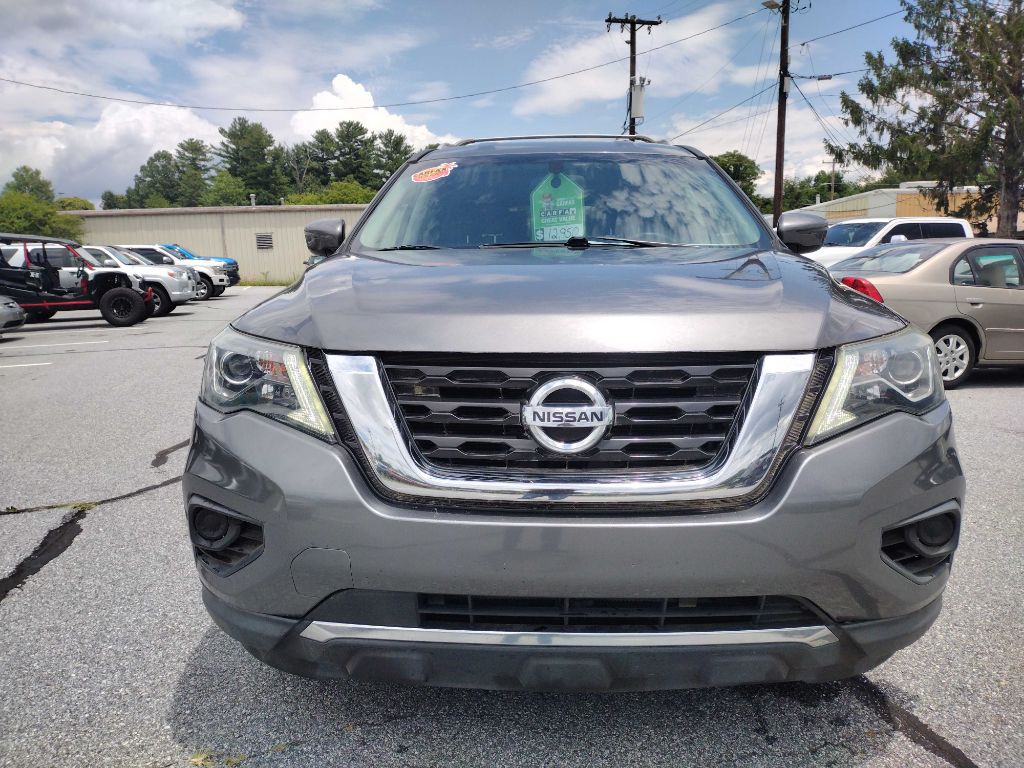 2017 Nissan Pathfinder Image 2