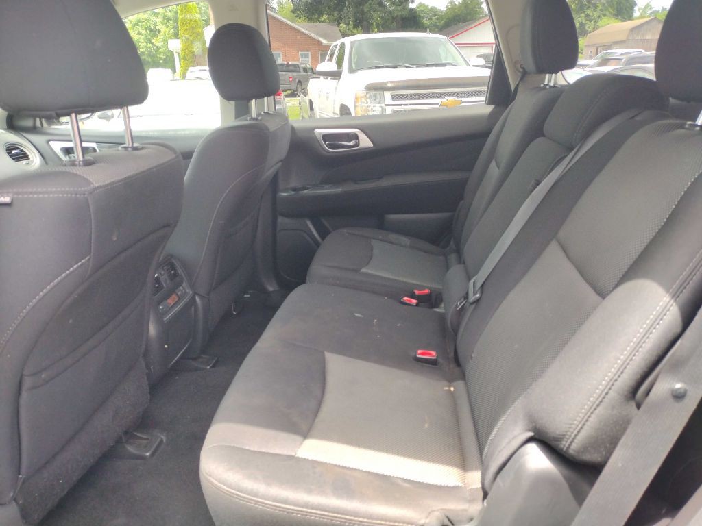 2017 Nissan Pathfinder Image 11