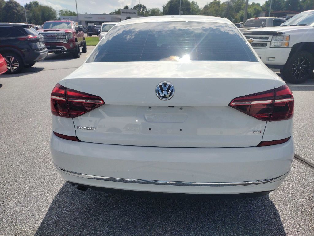 2018 Volkswagen Passat Image 3
