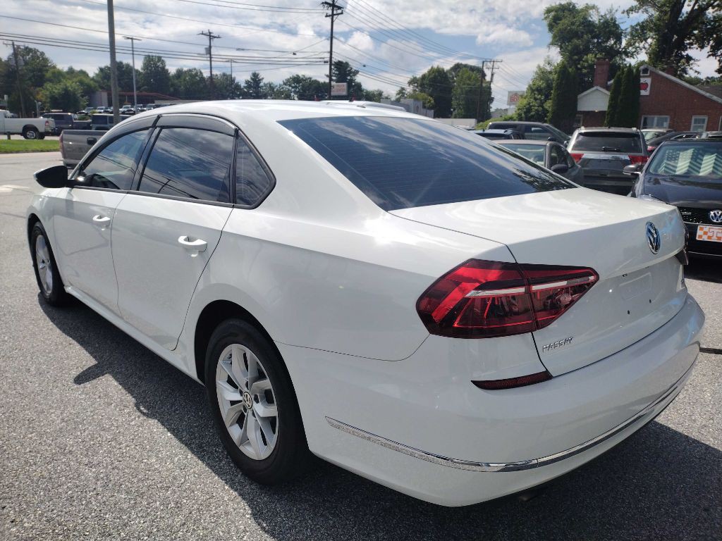 2018 Volkswagen Passat Image 4