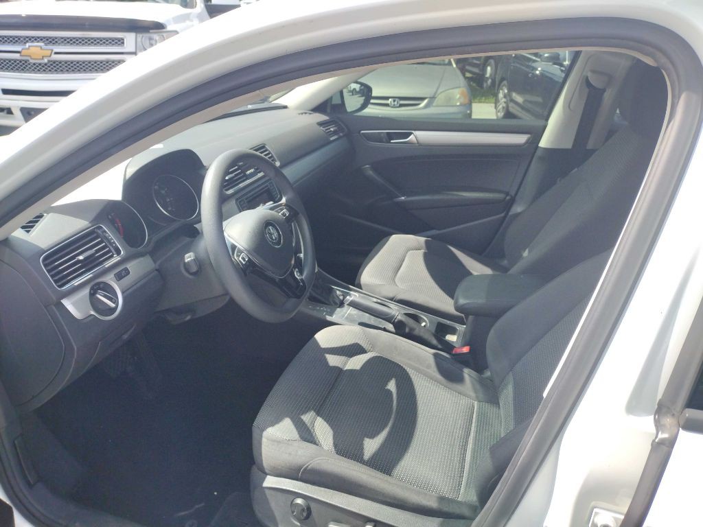 2018 Volkswagen Passat Image 6