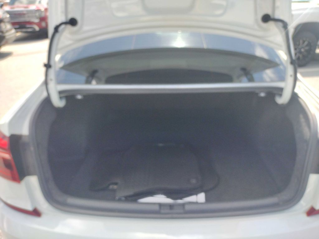 2018 Volkswagen Passat Image 8