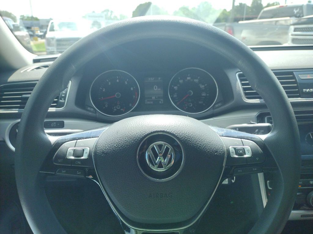 2018 Volkswagen Passat Image 10