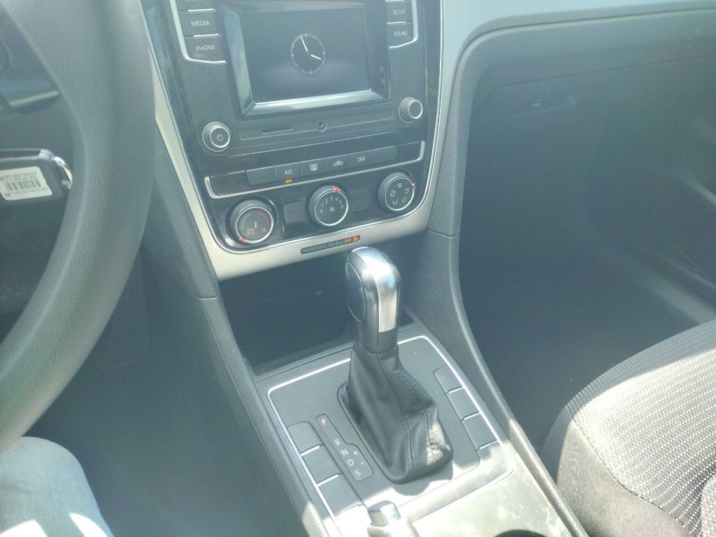 2018 Volkswagen Passat Image 12